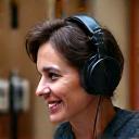 Sofía Martín, profesora de voz y doblaje, en cabina de sonido.